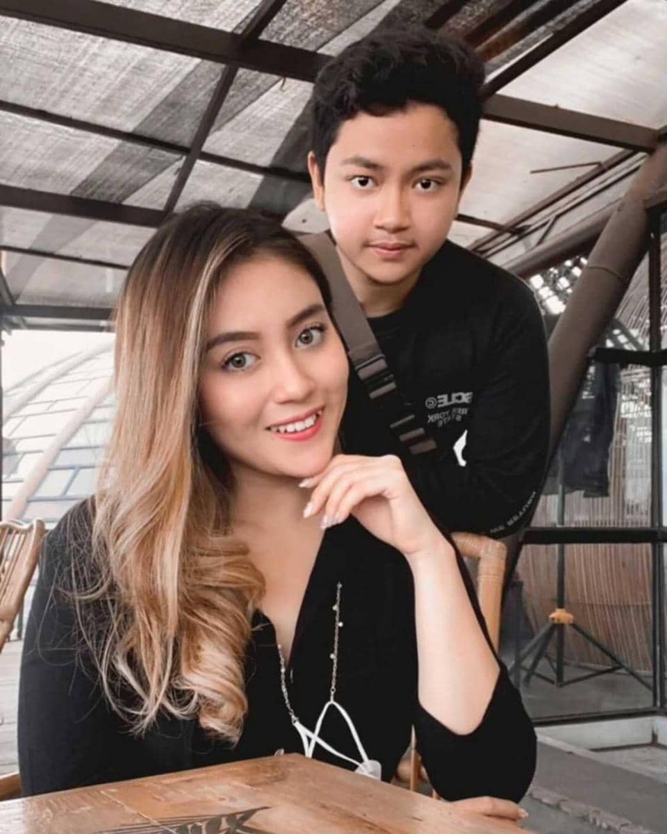 Nabilah Ayu dan adik cowoknya (instagram.com/rafly_syaah)