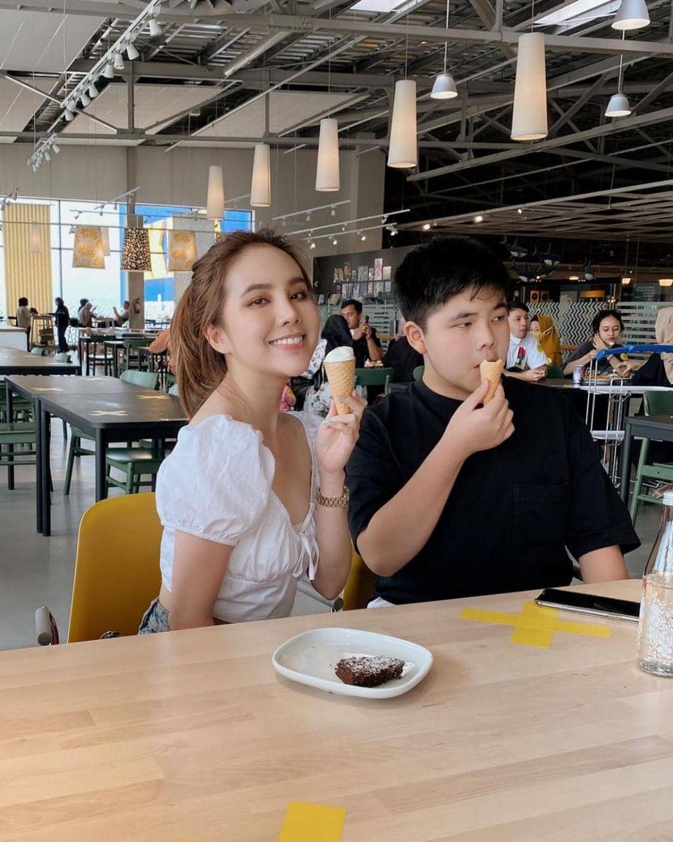 Agatha Chelsea dan adik cowoknya (instagram.com/agatha_chelsea)