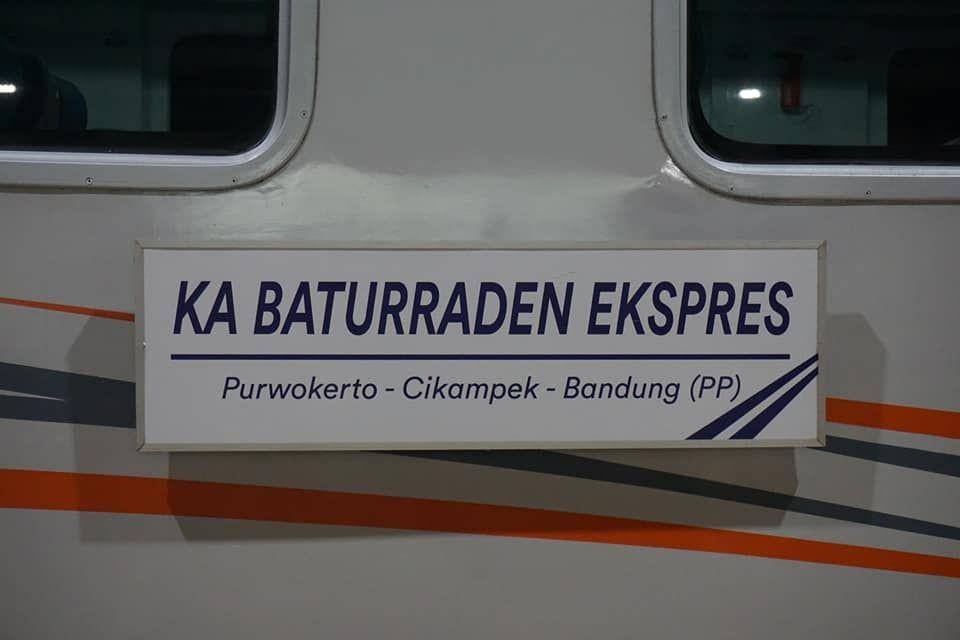 Kereta Api Baturraden Ekspres relasi Purwokerto - Bandung PP via Cikampek memulai perjalanan perdananya dari Stasiun Purwokerto, Jumat (25/6/2021). Foto: Istimewa
