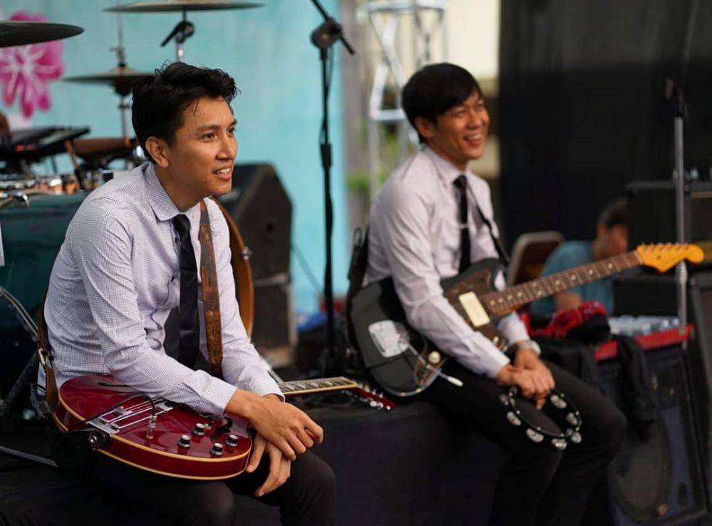 Gitaris The Changcuters (kiri), Arlanda Ghazali Langitan. (instagram.com/algojz)