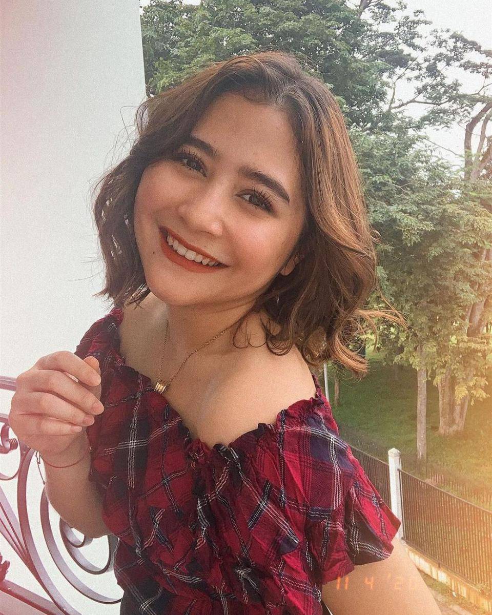 Prilly Latuconsina (instagram.com/prillylatuconsina96/)