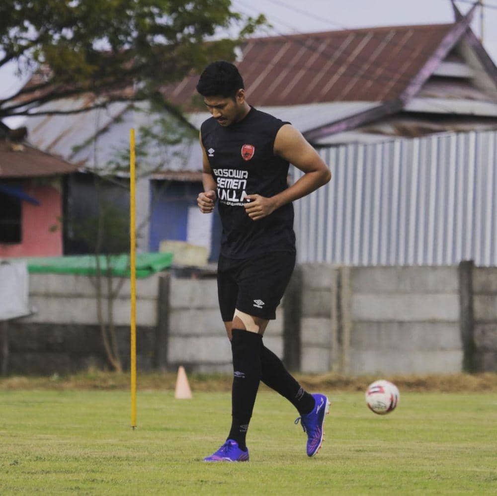 Pemain PSM Makassar, Abdul Rachman Sulaeman, dalam sesi latihan di Bosowa Sport Center pada Sabtu 5 Juni 2021. (Instagram.com/abdrahmansulaeman28)