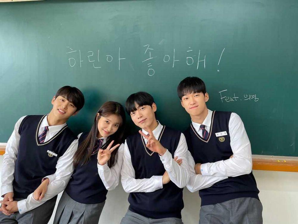 9 Potret Yeri Red Velvet dan Hongseok Pentagon di Blue Birthday
