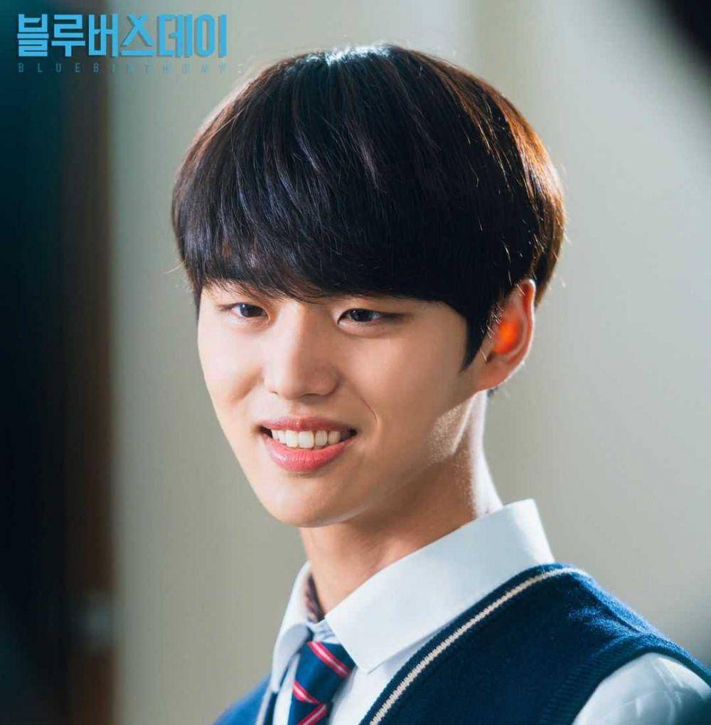 Hongseok Pentagon di Blue Birthday (instagram.com/playlist_studio)