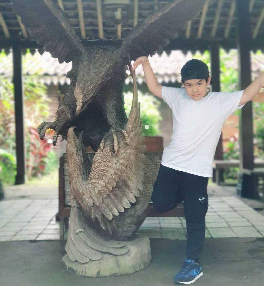 Muhammad Adhiyat (instagram.com/adhiyat)
