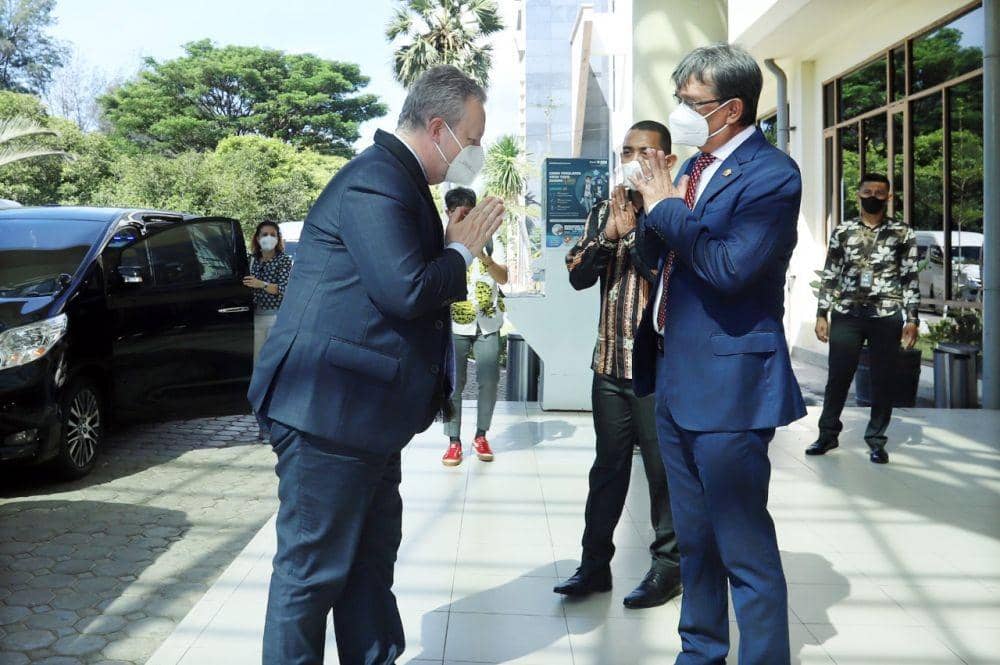 Menteri Lingkungan Hidup Republik Ceko, Richard Brabec saat berkunjung ke Universitas Syiah Kuala (USK), di Banda Aceh (IDN Times/Humas USK)