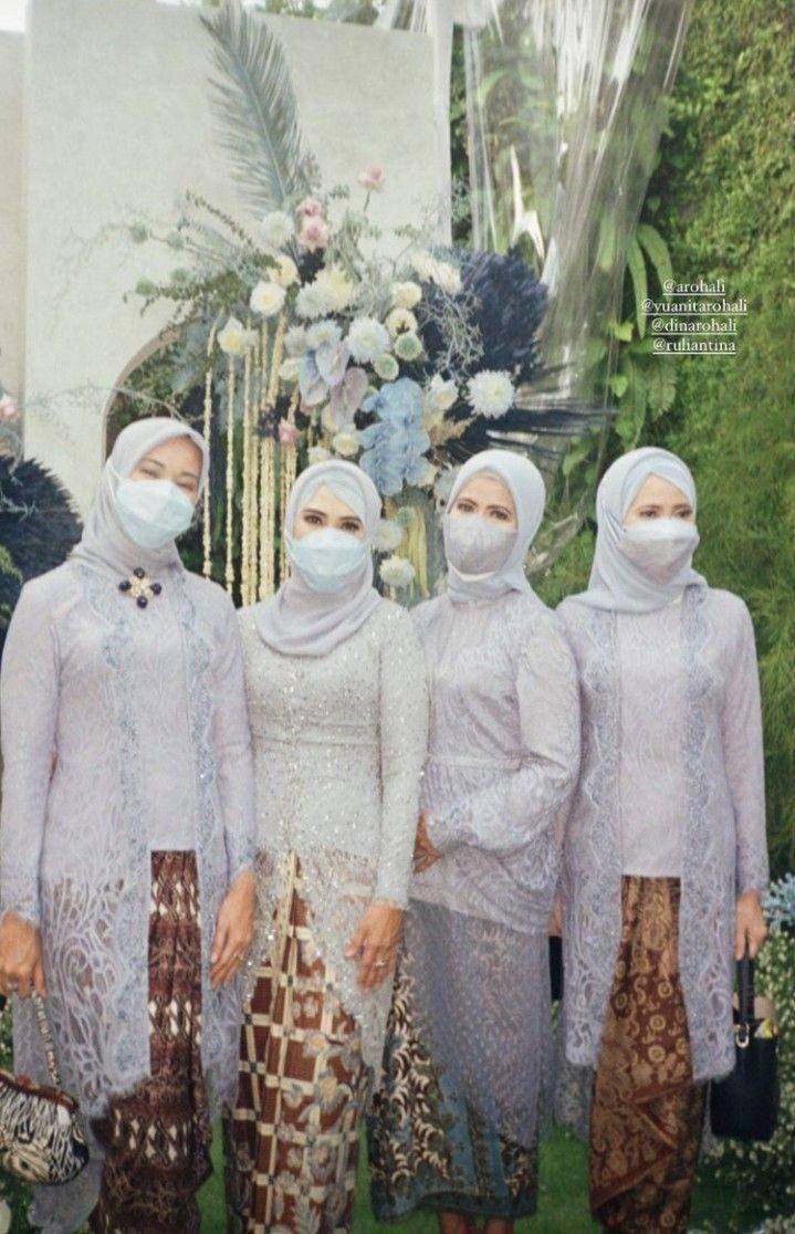 Gaya Keluarga di Siraman-Pengajian Alika Islamadina (instagram.com/kalyaislamadina)