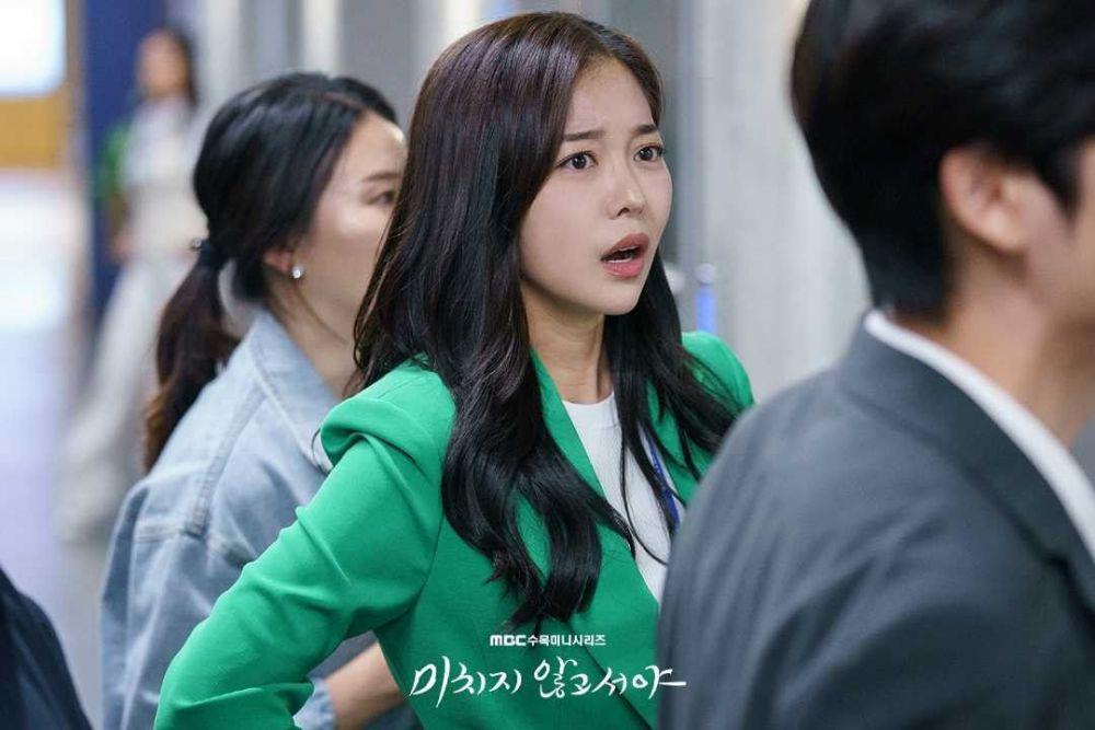 9 Potret Menawan Kim Ga Eun, Bintangi Drama On The Verge Of Insanity