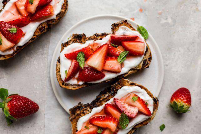 strawberry and yoghurt toast with mint and maple (www.bestrecipes.com.au)