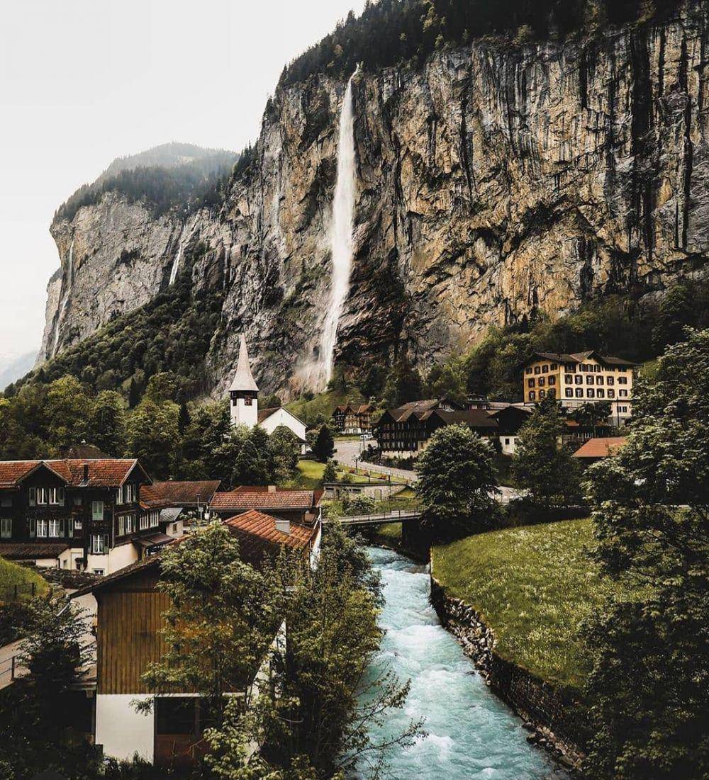Air Terjun Staubbach (Instagram.com/waterfallsfordays)