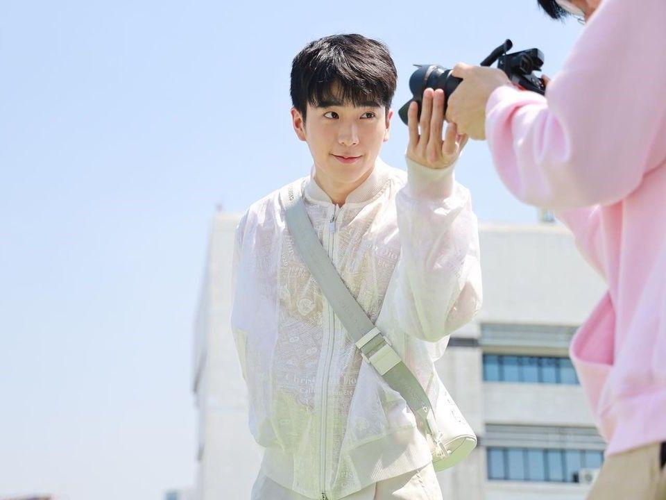 Main Drama Romcom, 11 Potret Chanon Santinatornkul yang Bikin Meleleh!
