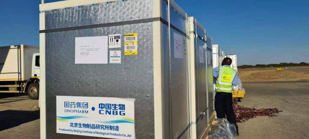 500 ribu vaksin COVID-19 Sinopharm tiba di Zimbabwe pada 26 Juni 2021. (Twitter.com/Chinese Embassy in Zimbabwe)