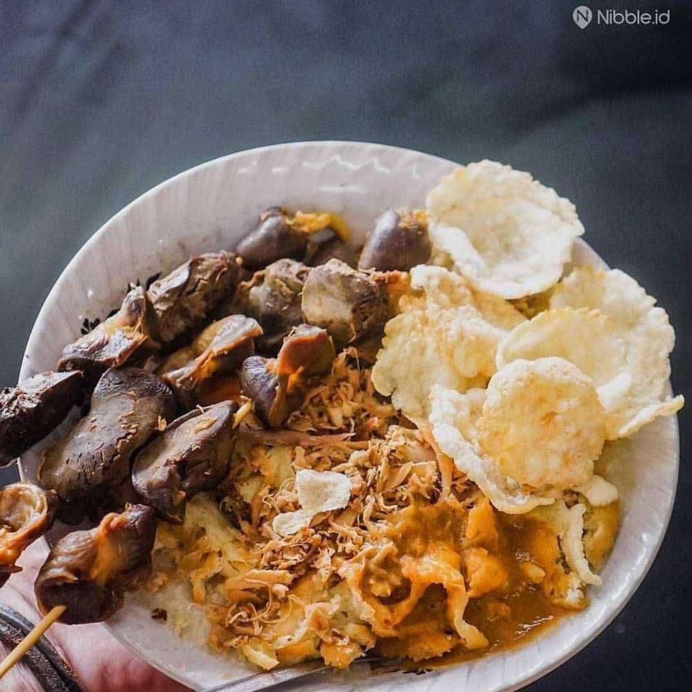 Bubur Ayam Cikini H.R. Suleman (instagram.com/foodieluvcafe)