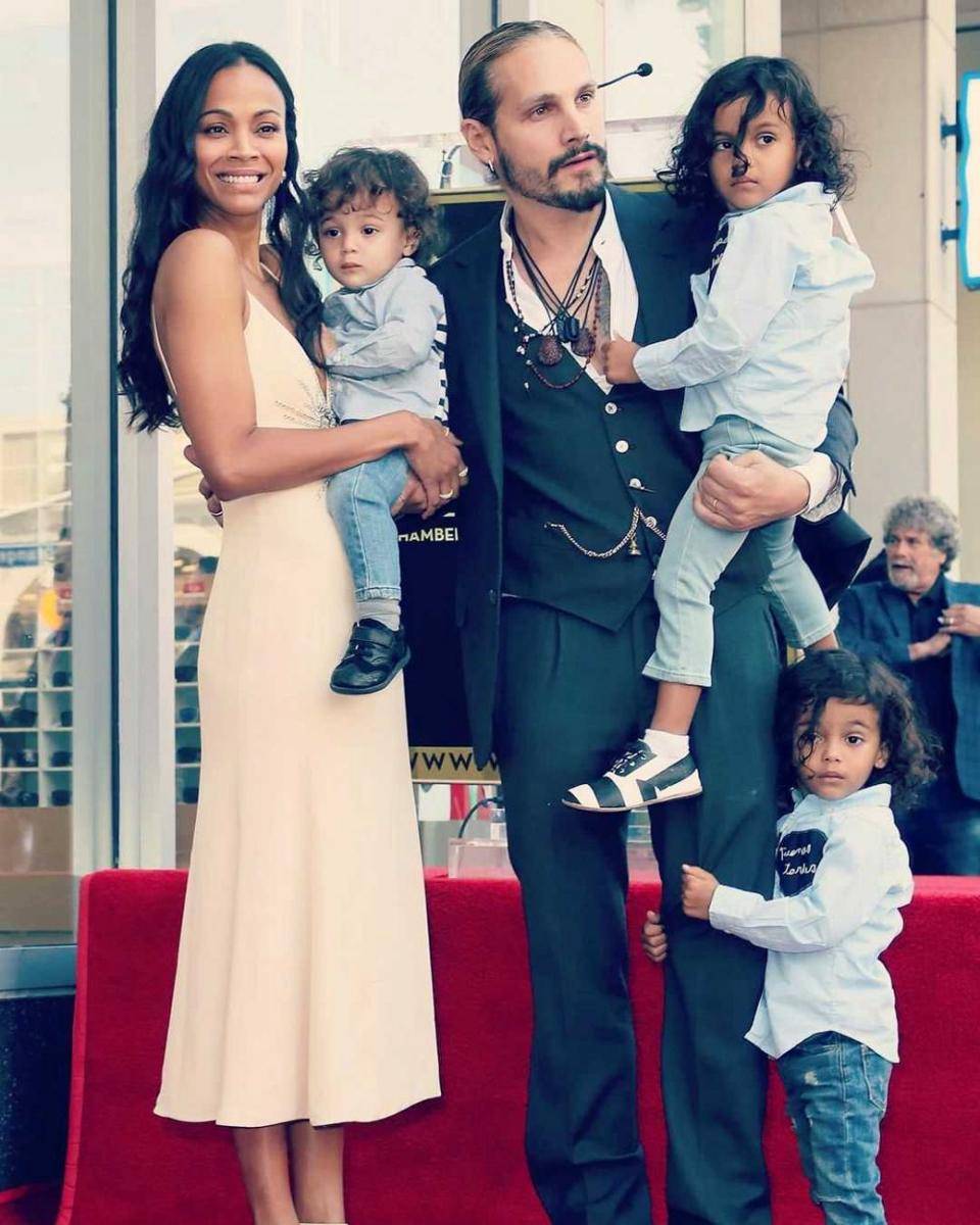 Zoe Saldana bersama Marco Perego dan ketiga anaknya (instagram.com/zoesaldanafanp)