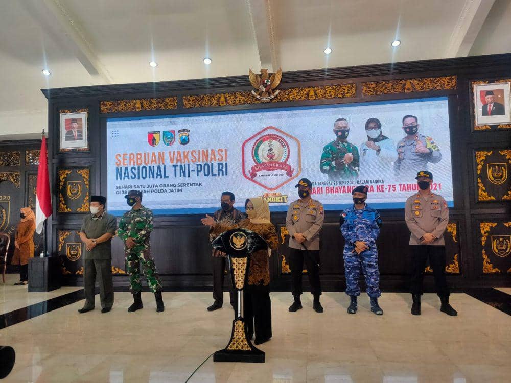 Vaksinasi COVID-19 massal di Pendopo Kabupaten Jombang. IDN Times/Zainul Arifin