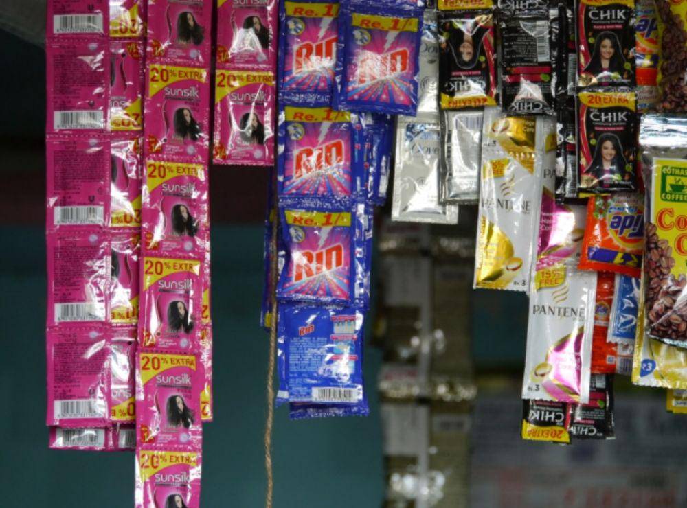 Ilustrasi produk-produk berkemasan sachet (beautyinsider.sg)