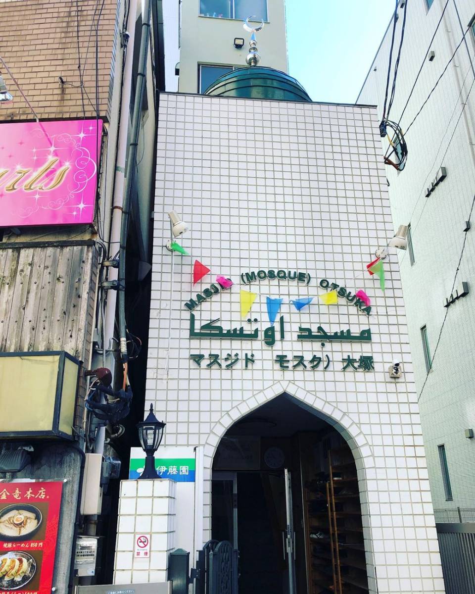 Harus jeli, karena masjid ini terletak di gang-gang kecil. (instagram.com/jemmys_shop)