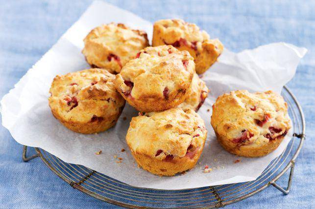 strawberry greek yoghurt muffin (www.taste.com.au)