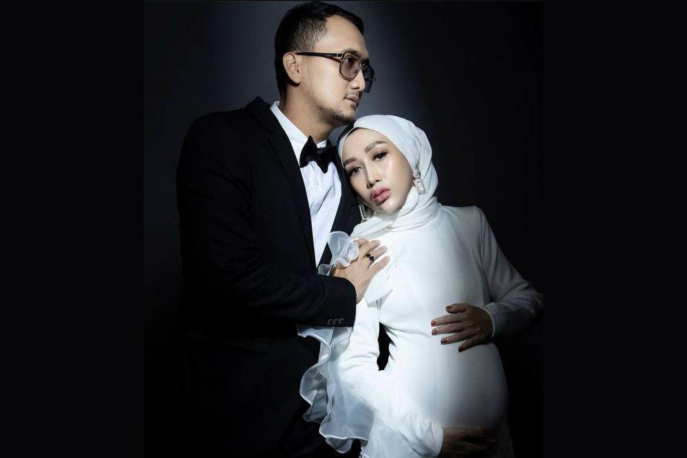 10 Maternity Photoshoot Dokter Reza Gladys, Kakak Ipar Siti Badriah