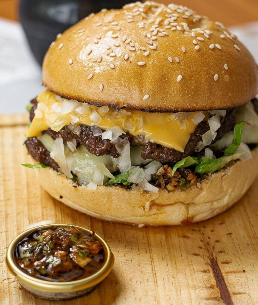 burger chimichurri (instagram.com/silvanitosgrillburger)