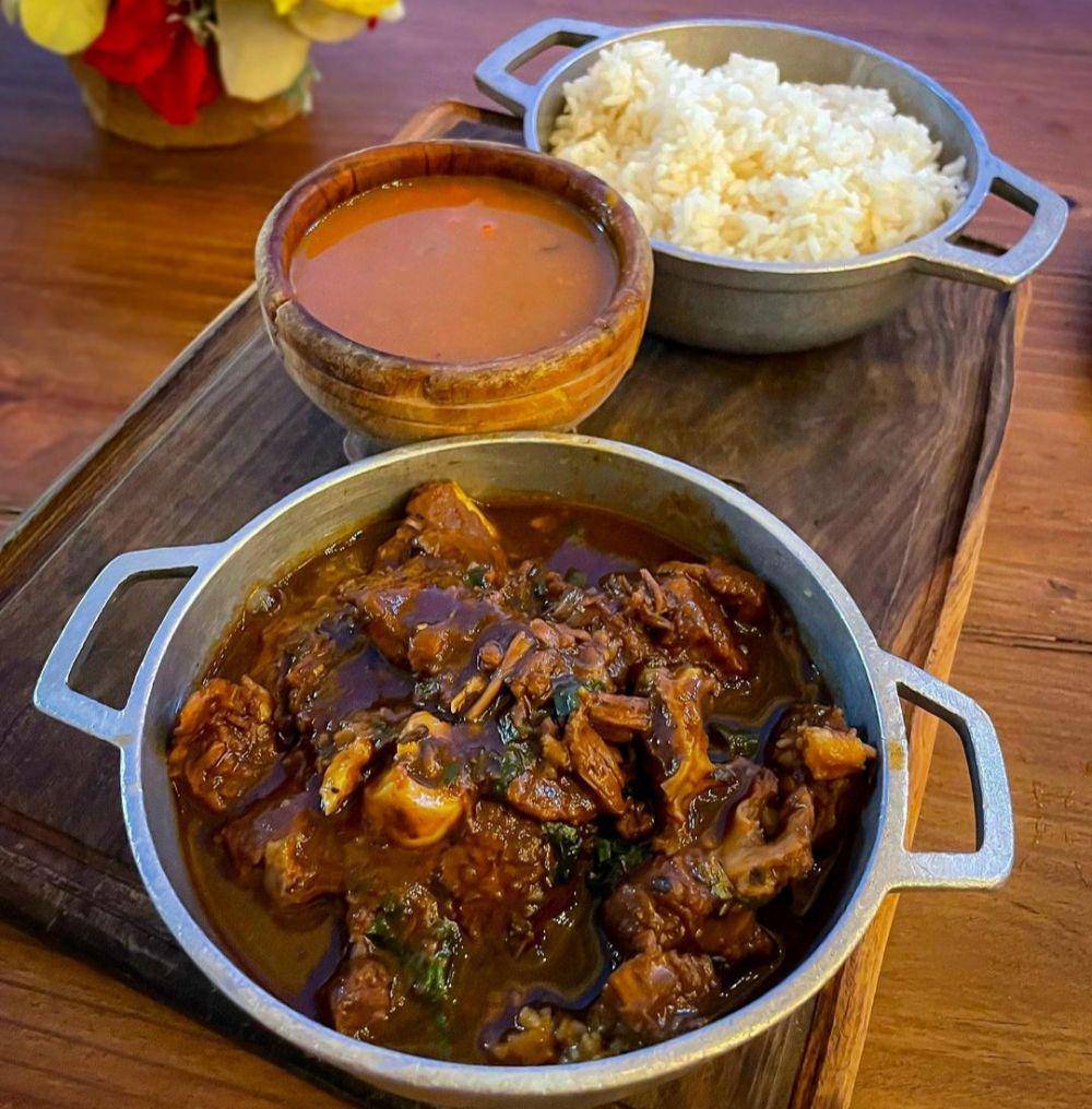 chivo guisado (instagram.com/hungryhungryhoppy)