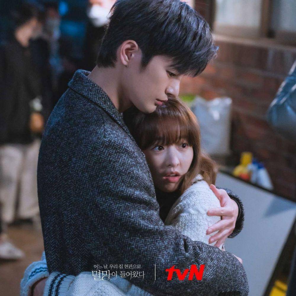 Seo In Guk dan Park Bo Young di balik layar Doom at Your Service. (instagram.com/tvndrama.official)