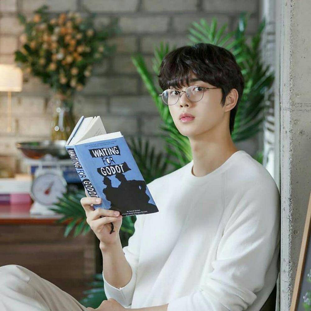 Song Kang (instagram.com/songkang_01)