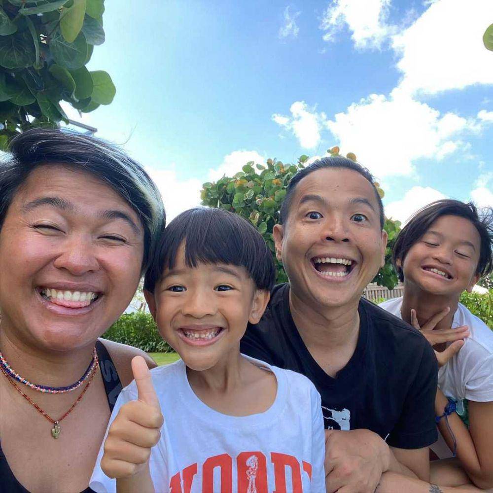 potret kocak keluarga Ernest (instagram.com/meiranastasia)