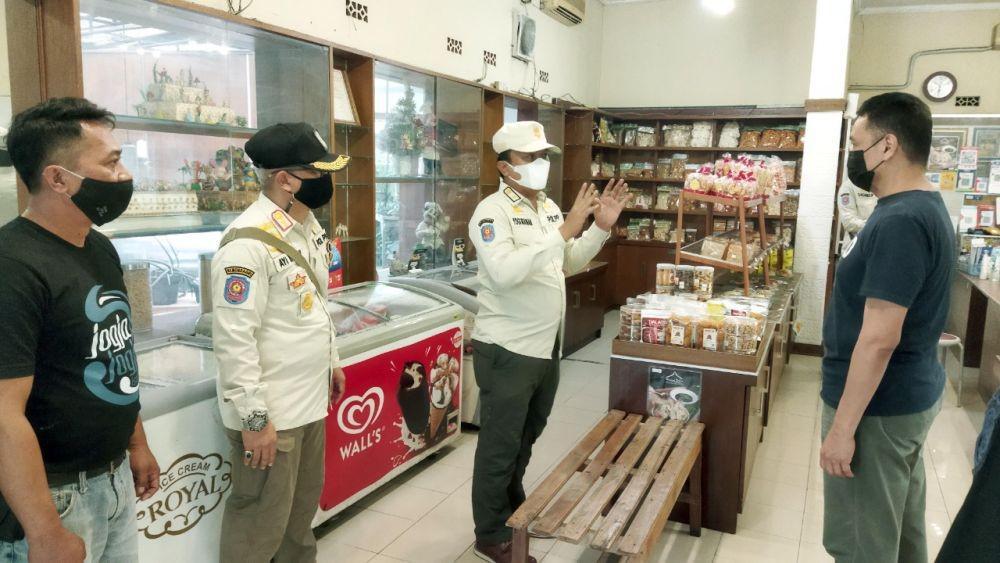 Aparat Lakukan Operasi Yustisi PPMK Mikro di Bandung Raya