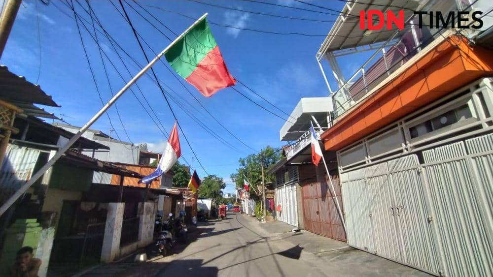 Tiap Rumah di Titang Makassar Kibarkan Bendera Tim Jagoan Euro 2020