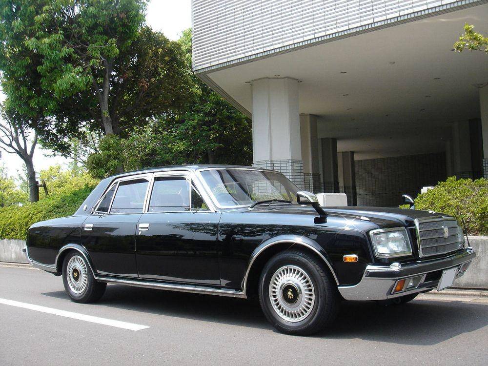 Toyota Century (wikipedia.org)