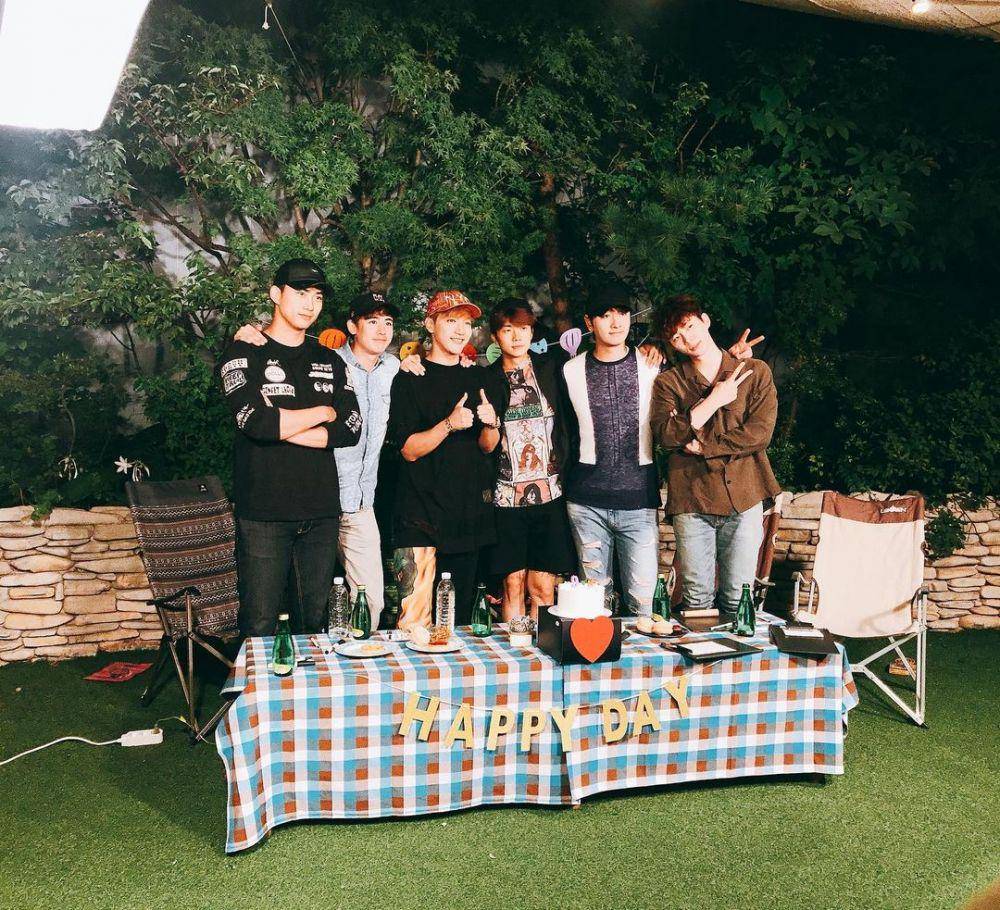 2PM (instagram.com/real_2pmstagram)