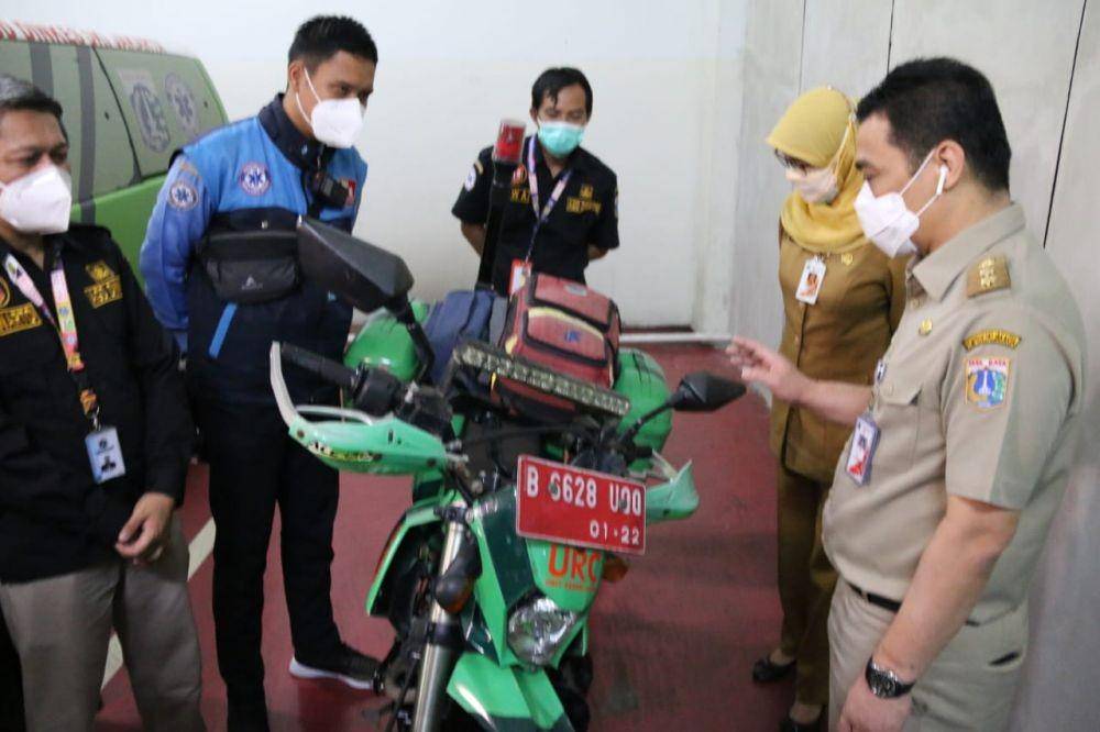 Wagub DKI Jakarta Ahmad Riza Patria meninjau kesiapan AGD Dinas Kesehatan. (dok. Humas Pemprov DKI Jakarta)