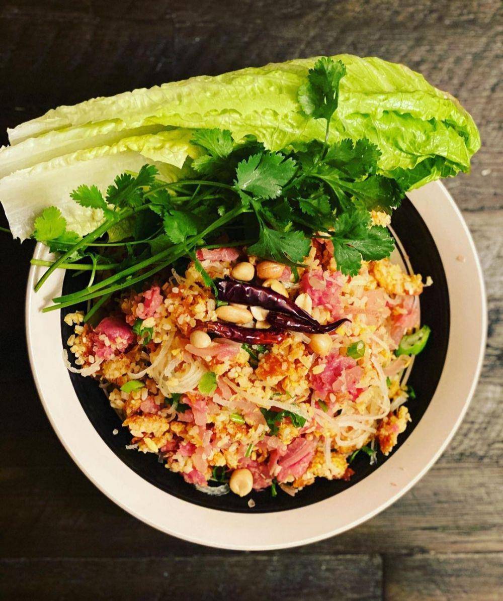 nam khao (Instagram.com/eating_with_meng)