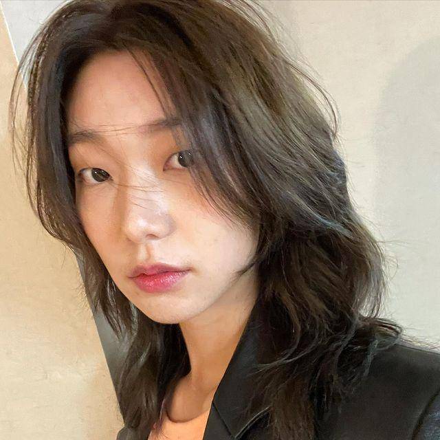 Lee Ho Jung (instagram.com/holly608)