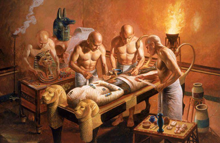Lukisan tentang mumifikasi di zaman Mesir Kuno. (cleopatraegypttours.com)