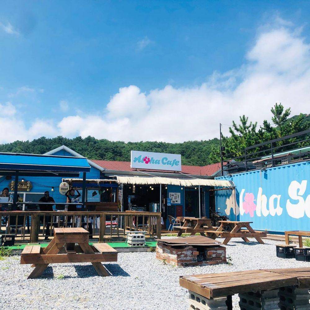 Aloha Surf Cafe (instagram.com/alohasurfwithcoffee)