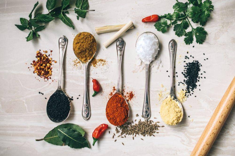 ilustrasi aneka bumbu (unsplash.com/Calum Lewis)