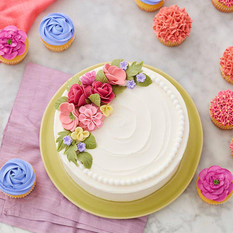 Ilustrasi fondant flower cake (wilton.com)
