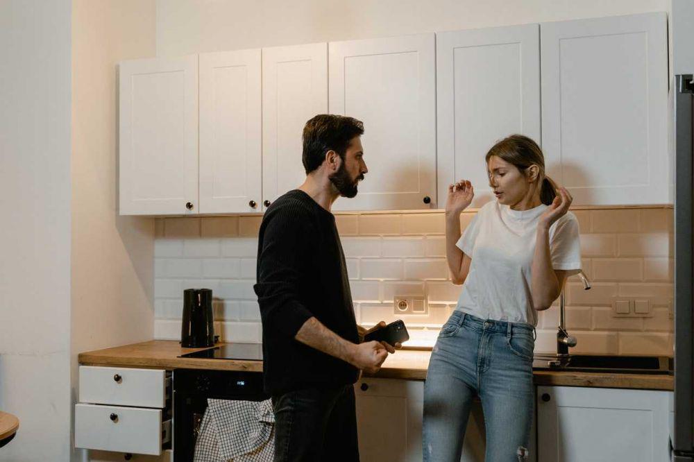 5 Sikap Pacar yang Menunjukkan Dia Kurang Menghargai Posisimu