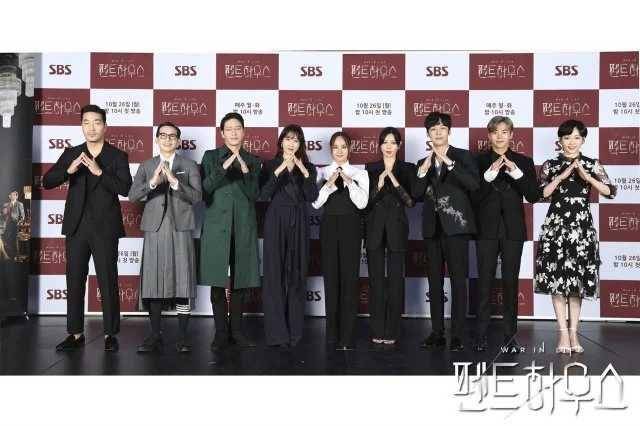 pemeran drama kora "The Penthouse : War In Life" (dok.sbs)