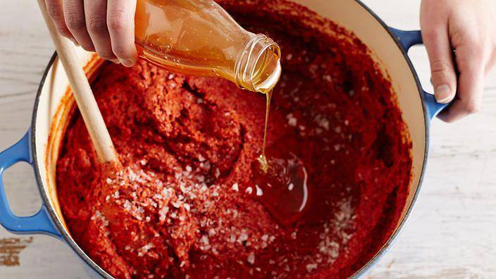 ilustrasi gochujang (sbs.com.au/Brett Stevens)
