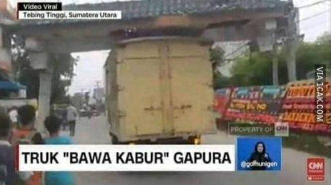 gapura kocak (youtube.com/CNN Indonesia via 1cak.com/gomunigen)