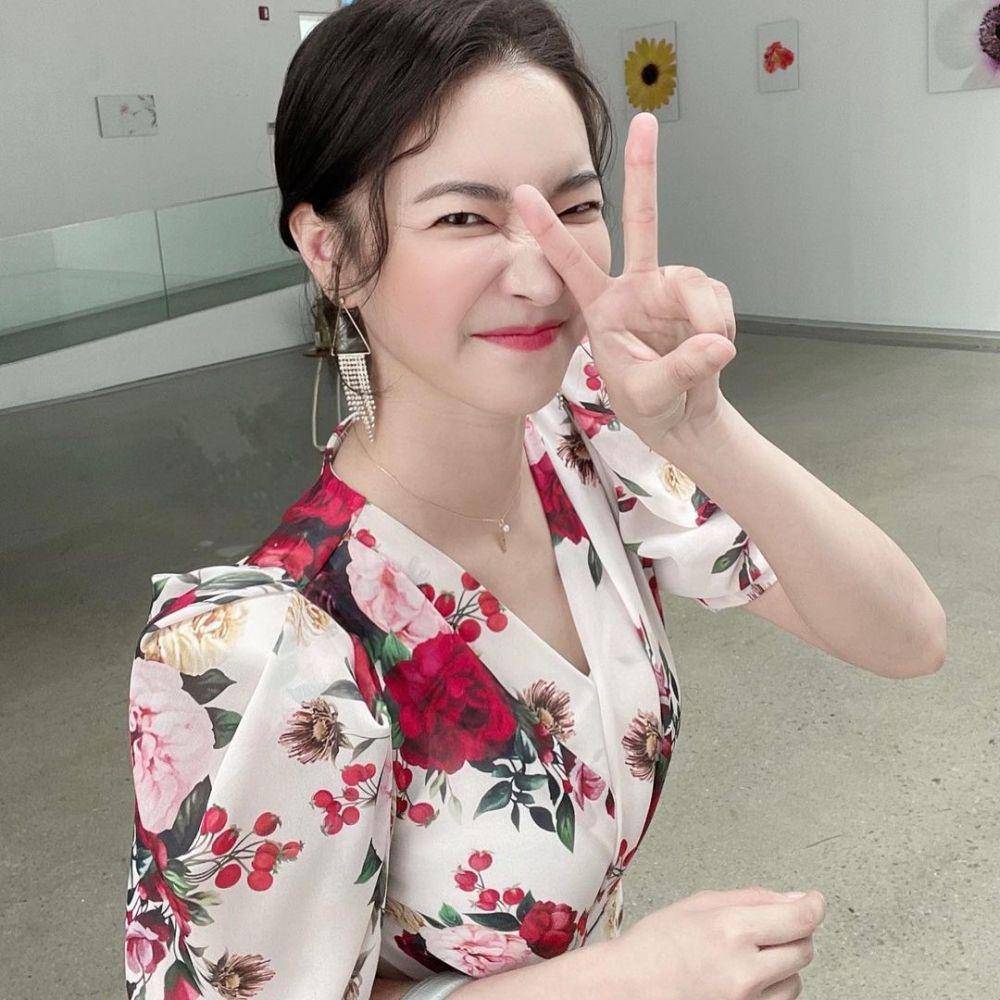 Kim Yoon Ji (instagram.com/_yunjeekim_)
