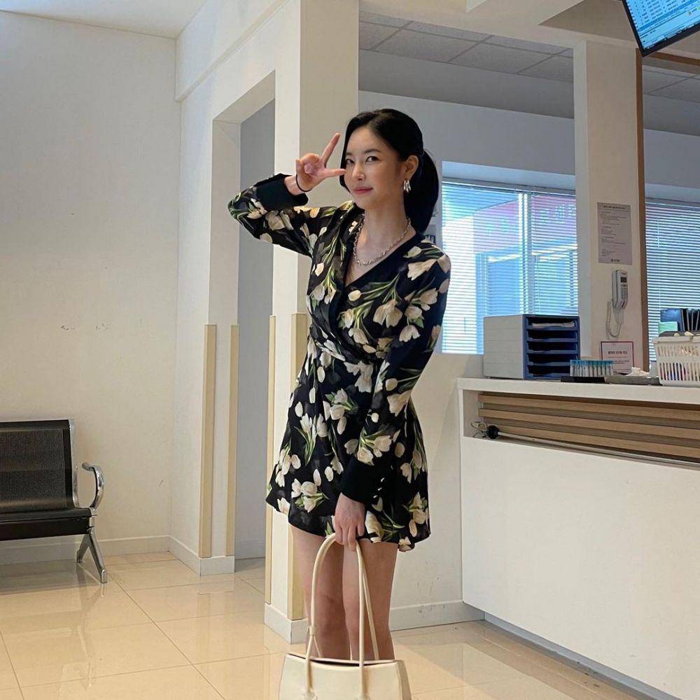 Kim Yoon Ji (instagram.com/_yunjeekim_)