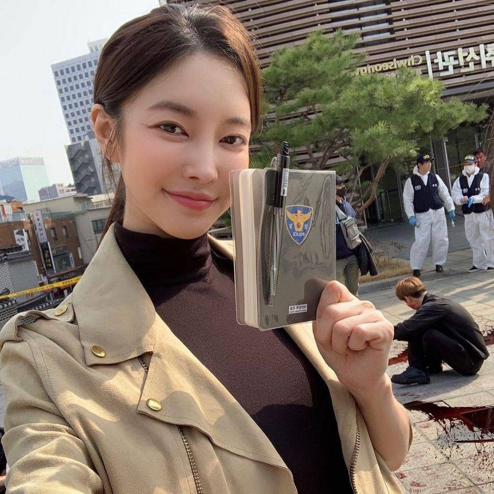 Kim Yoon Ji (instagram.com/_yunjeekim_)