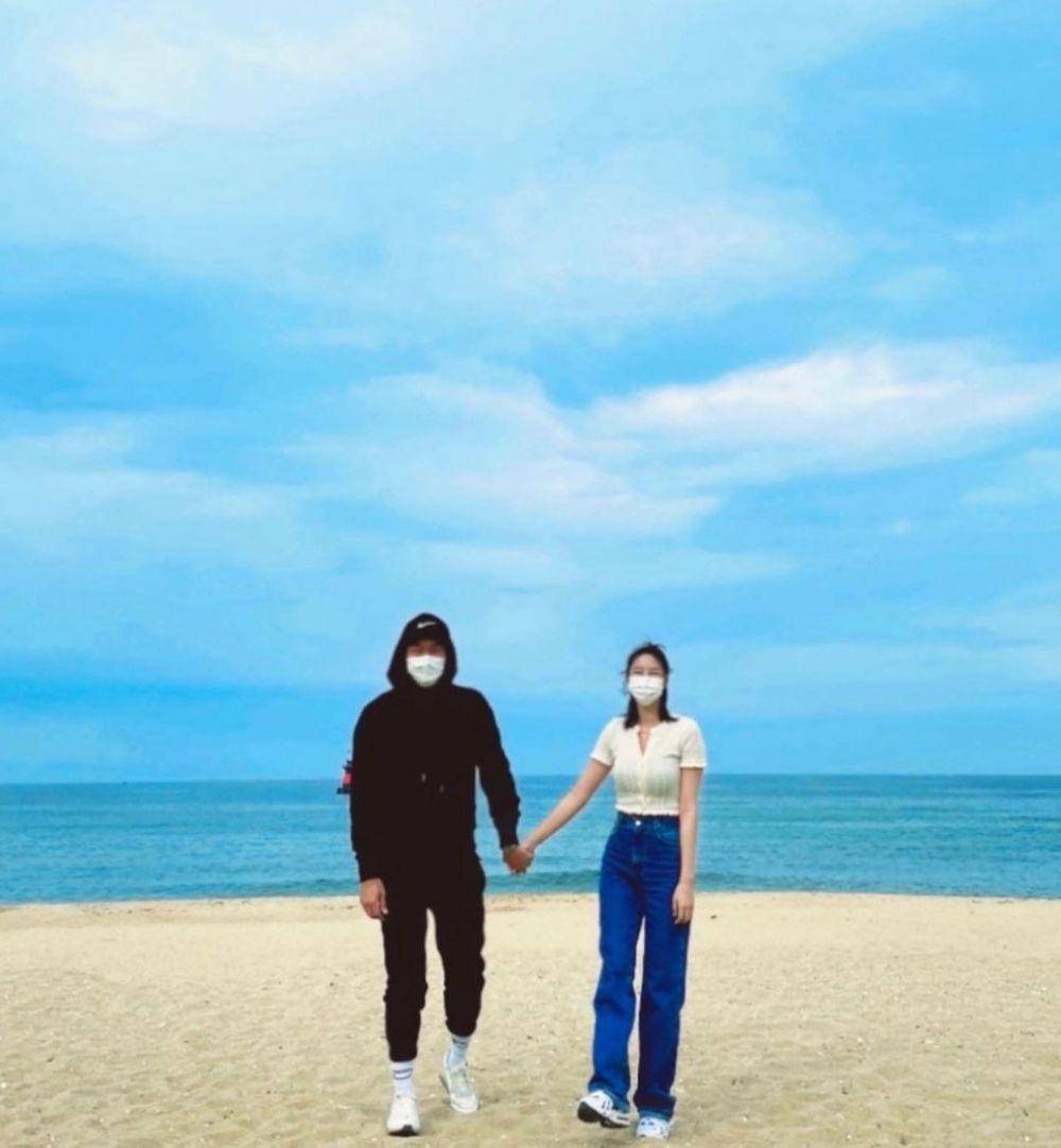 Kim Yoon Ji bersama calon suami (instagram.com/_yunjeekim_)