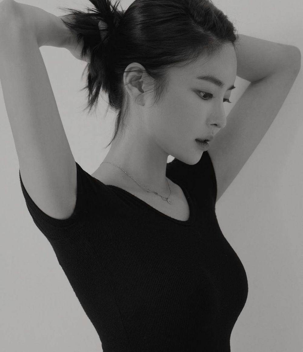Kim Yoon Ji (instagram.com/_yunjeekim_)