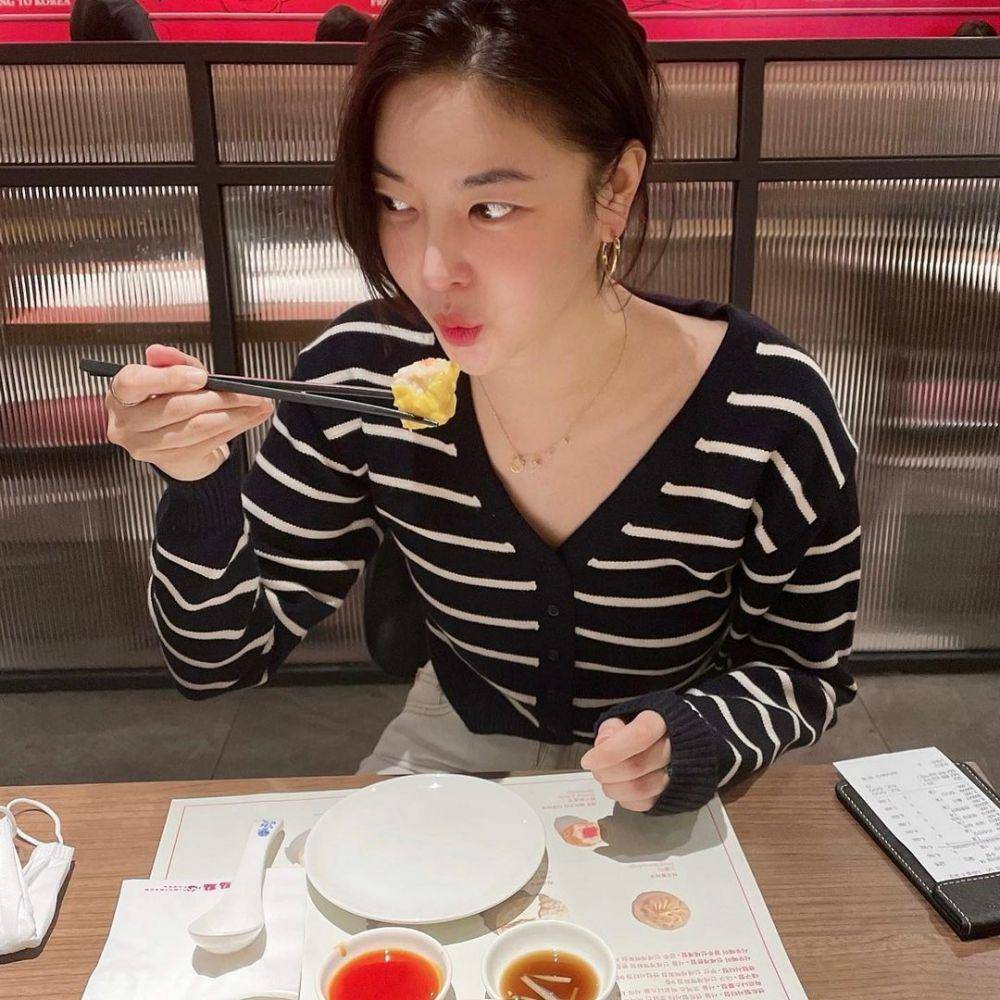 Kim Yoon Ji (instagram.com/_yunjeekim_)