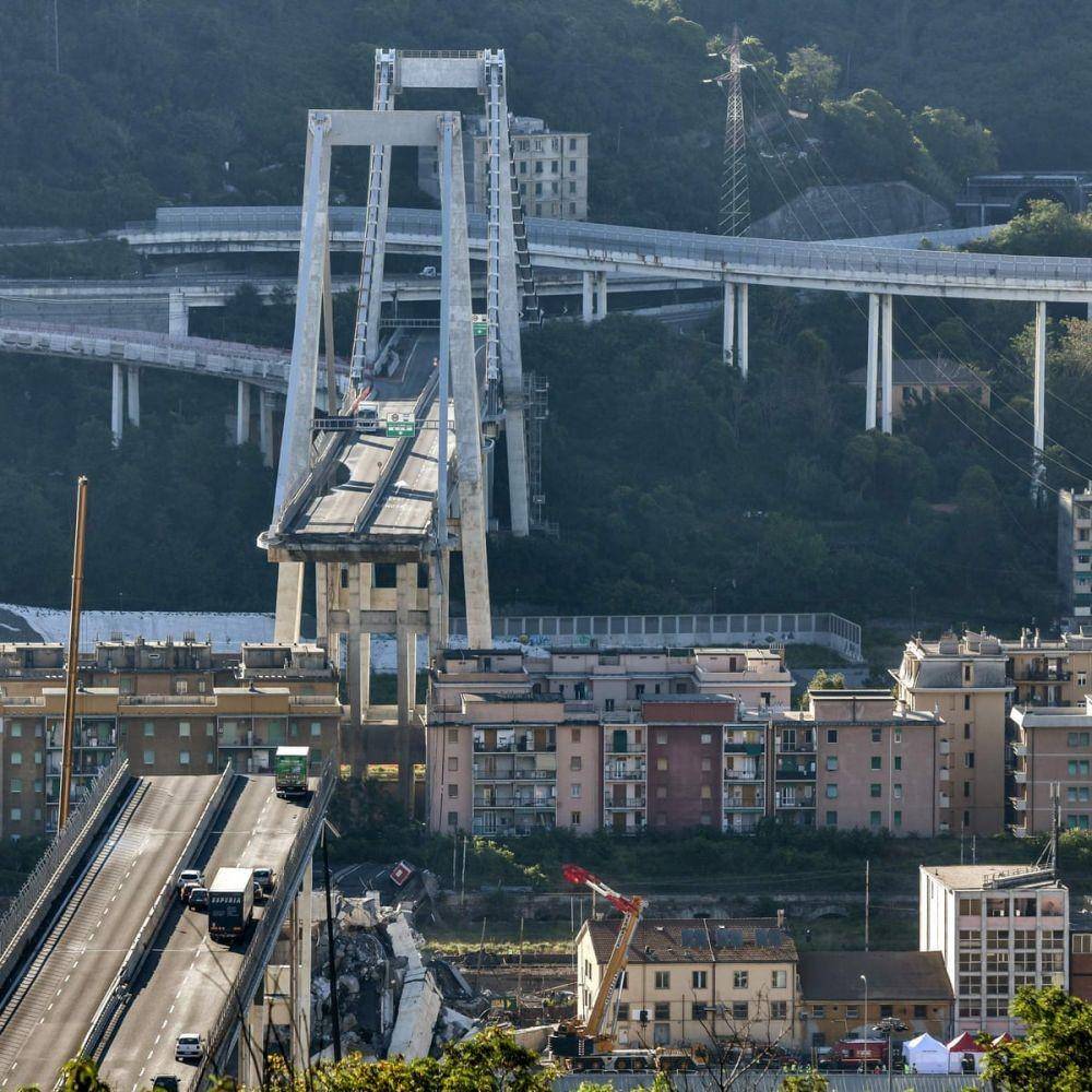 runtuhnya Jembatan Morandi (theguardian.com)